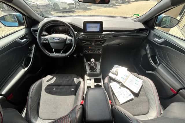Ford Focus (2018) thumbnail 3