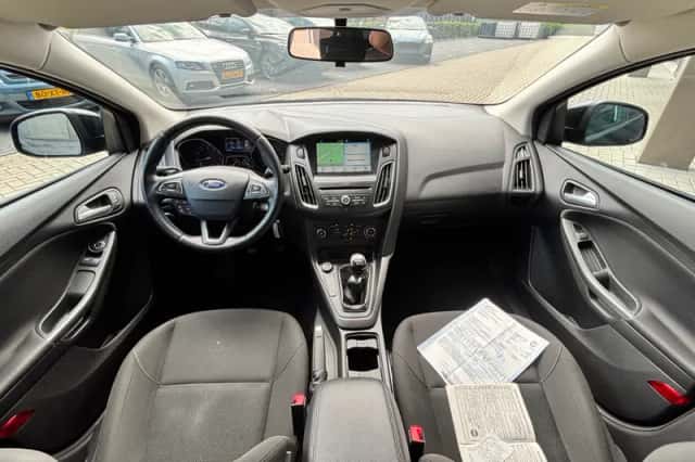 Ford Focus (2018) thumbnail 3