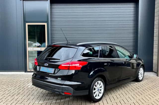 Ford Focus (2016) thumbnail 2