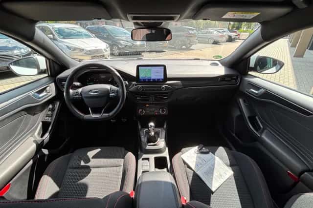 Ford Focus (2019) thumbnail 3
