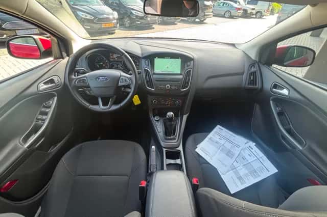 Ford Focus (2017) thumbnail 3