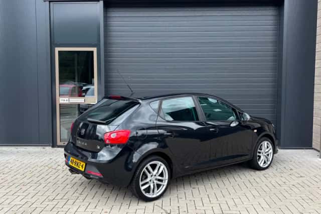 SEAT Ibiza (2011) thumbnail 2