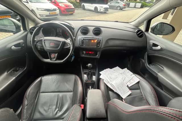 SEAT Ibiza (2011) thumbnail 3