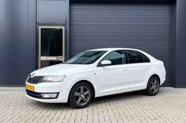 Škoda Rapid (2013) thumbnail 1