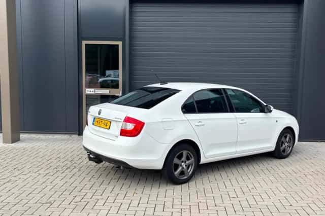 Škoda Rapid (2013) thumbnail 2