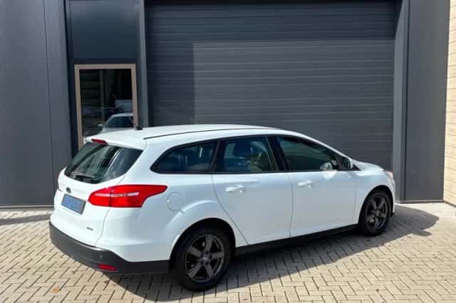 Ford Focus (2015) thumbnail 2