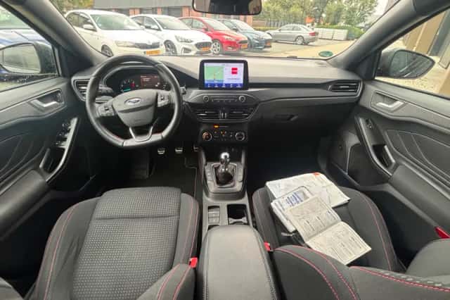Ford Focus (2019) thumbnail 3