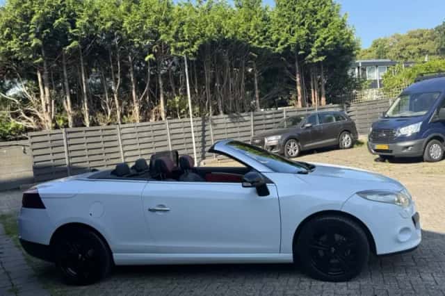 Renault Mégane (2010) thumbnail 3
