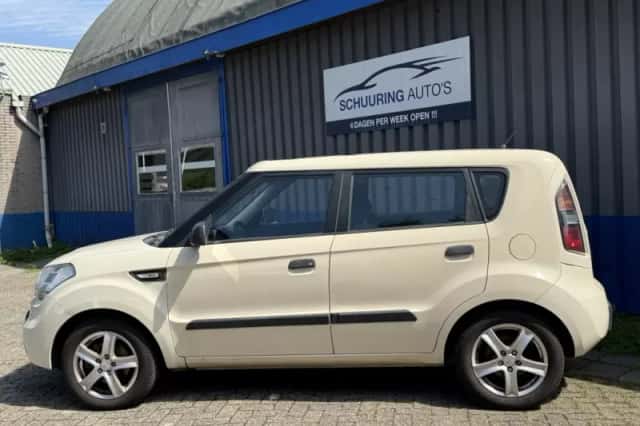 Kia Soul (2009) thumbnail 2