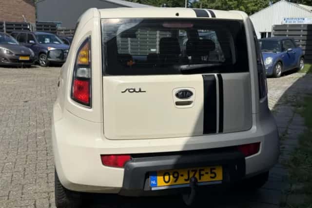Kia Soul (2009) thumbnail 4