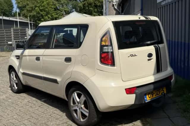 Kia Soul (2009) thumbnail 5