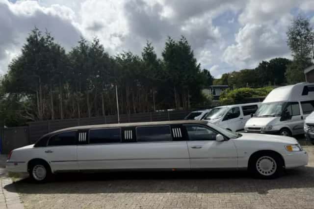 Lincoln Town Car (2000) thumbnail 5