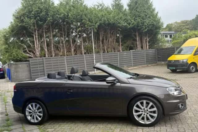 Volkswagen Eos (2012) thumbnail 3