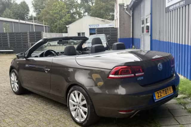 Volkswagen Eos (2012) thumbnail 4