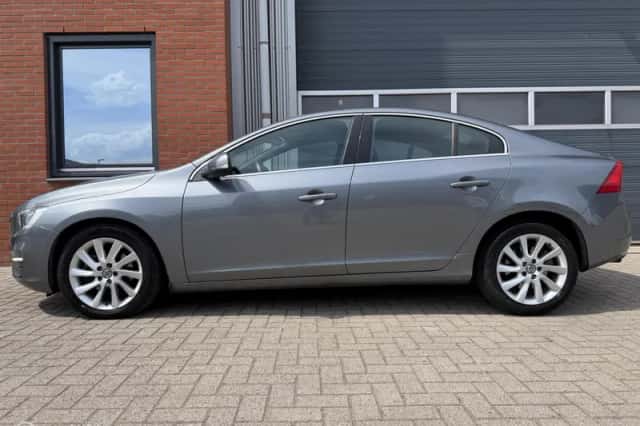 Volvo S60 (2015) thumbnail 1