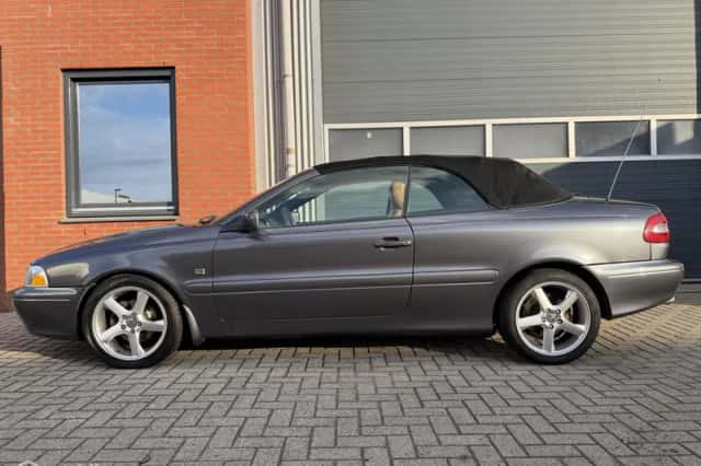 Volvo C70 (2004) thumbnail 2