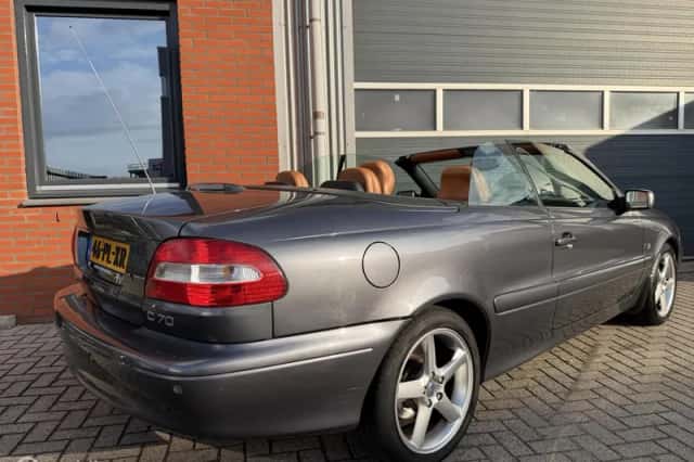 Volvo C70 (2004) thumbnail 4