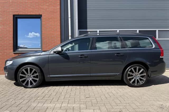 Volvo V70 (2015) thumbnail 1