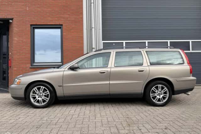 Volvo V70 (2005) thumbnail 1