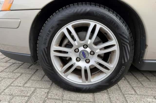 Volvo V70 (2005) thumbnail 2