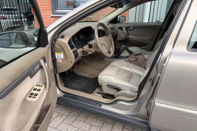 Volvo V70 (2005) thumbnail 3