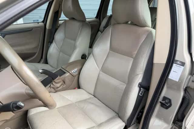 Volvo V70 (2005) thumbnail 4