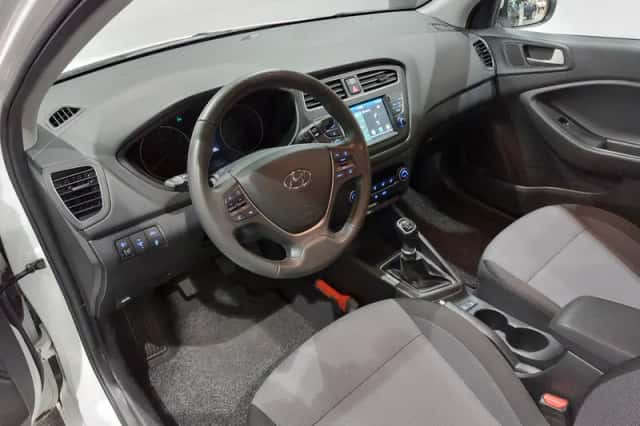 Hyundai i20 (2021) thumbnail 2
