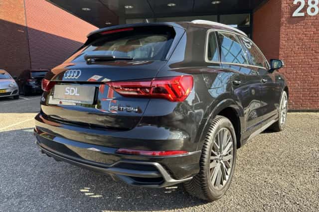 Audi Q3 (2021) thumbnail 3