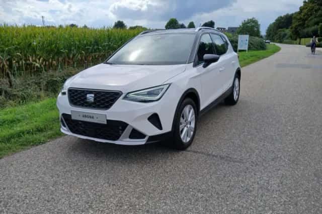 SEAT Arona (2024) thumbnail 2