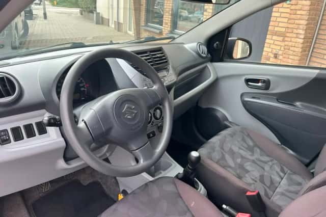 Suzuki Alto (2010) thumbnail 6