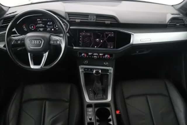 Audi Q3 (2022) thumbnail 3