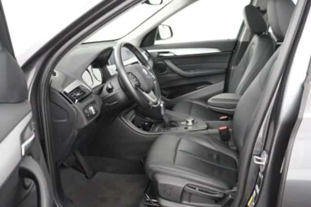BMW X1 (2022) thumbnail 4