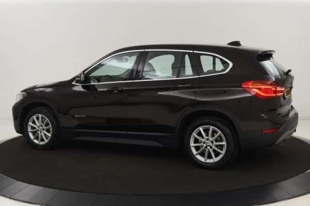 BMW X1 (2016) thumbnail 2