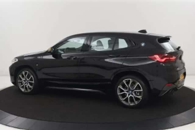 BMW X2 (2023) thumbnail 2