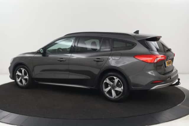 Ford Focus (2020) thumbnail 2