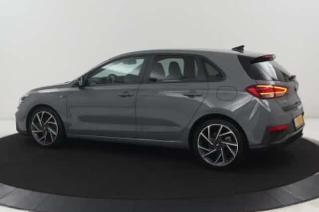 Hyundai i30 (2023) thumbnail 2