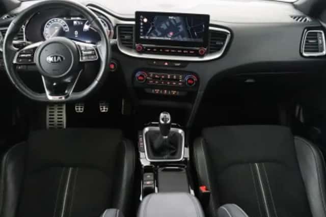 Kia ProCeed (2021) thumbnail 3