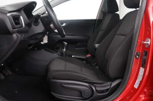 Kia Rio (2019) thumbnail 4