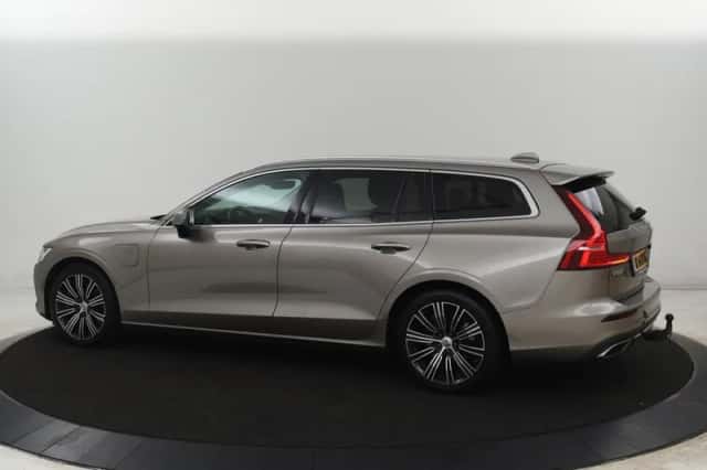 Volvo V60 (2021) thumbnail 2