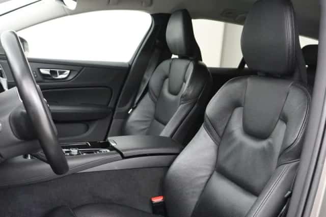Volvo V60 (2021) thumbnail 5