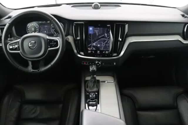 Volvo V60 (2018) thumbnail 3