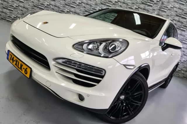 Porsche Cayenne (2010) thumbnail 1