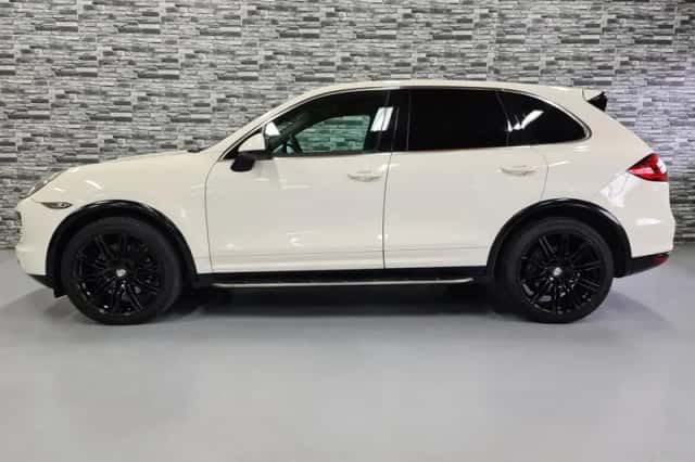Porsche Cayenne (2010) thumbnail 3