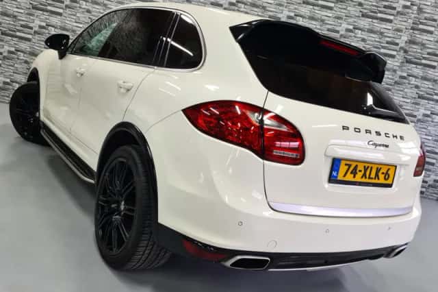 Porsche Cayenne (2010) thumbnail 6