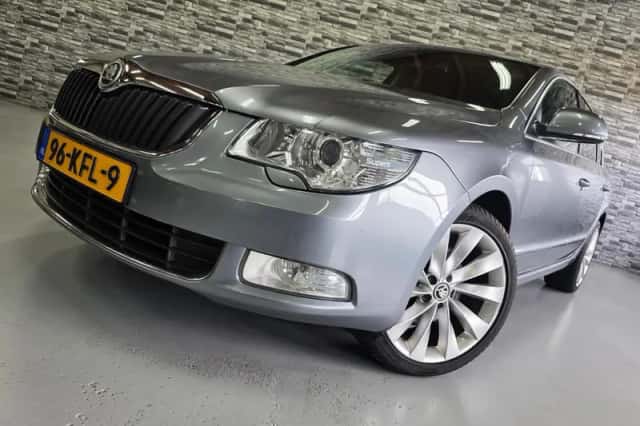 Škoda Superb (2010) thumbnail 1