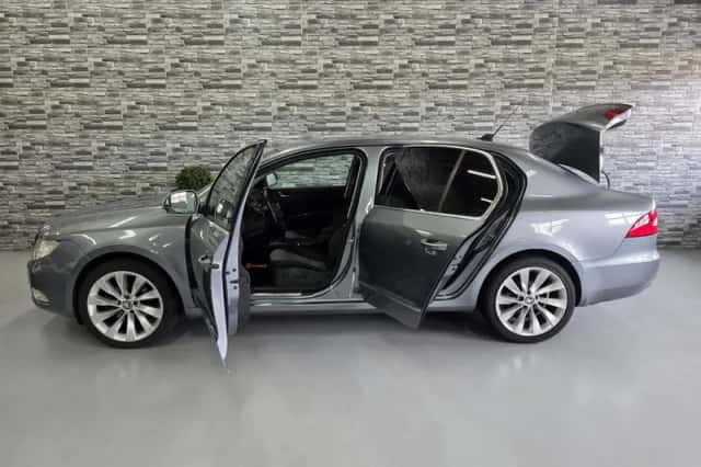 Škoda Superb (2010) thumbnail 4