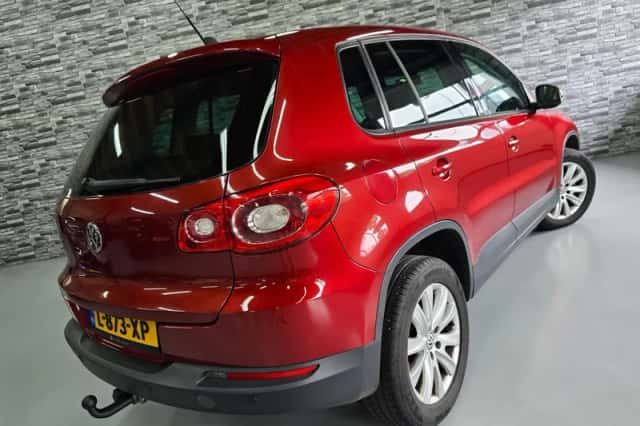 Volkswagen Tiguan (2008) thumbnail 2