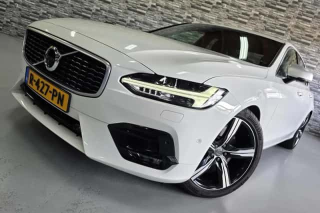 Volvo S90 (2018) thumbnail 1