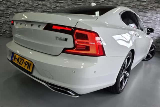 Volvo S90 (2018) thumbnail 2