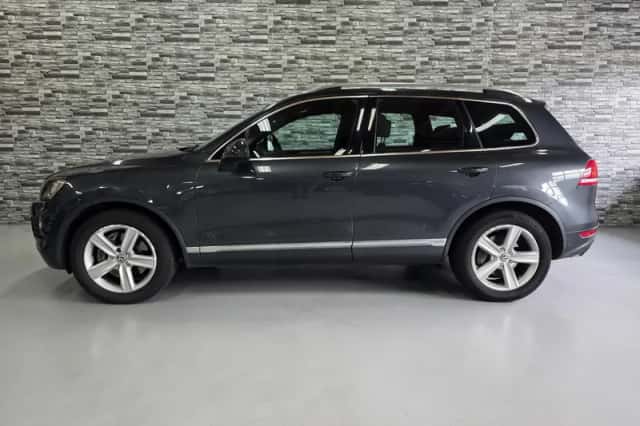 Volkswagen Touareg (2012) thumbnail 3